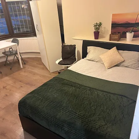 Charming London Studio